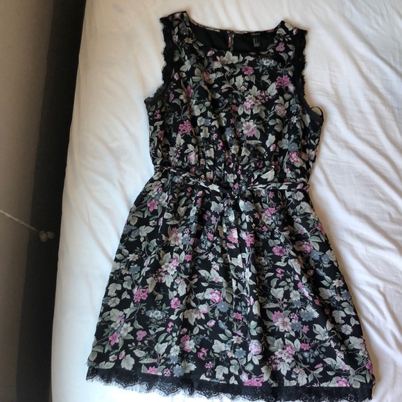 Forever 21 Dresses & Skirts - Floral dress